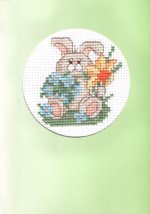 konijntje met narcis en vergeet-mij-nietjes konijntje met narcis en vergeet-mij-nietjes